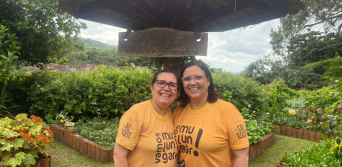As irmãs Mônica e Rita de Cássia Farias: herdeiras do manejo sustentável de produzir café. Foto Caroline Rocha