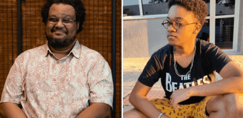 Duas fotos coloridas. Na imagem da esquerda, Fábio Souza aparece em pé. Ele é um homem preto de cabelo afro e óculos. Ele usa uma camisa listrada branca e laranja. Na foto da direita, Akin Sá aparece de cócoras. Ele é um homem preto de cabelo curto e óculos. Ele usa uma camisa preta e uma bermuda laranja.