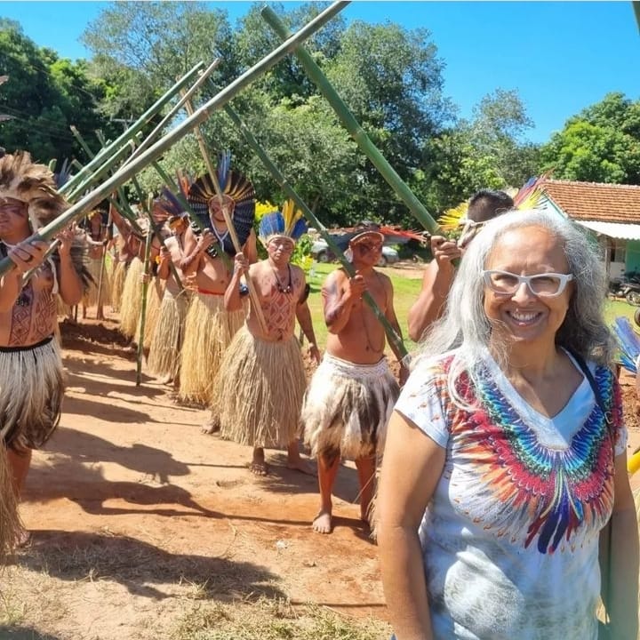 A professora Professora Shirley Vilhalva ensinando Língua Indígena de Surdos. (Foto: Divulgação)