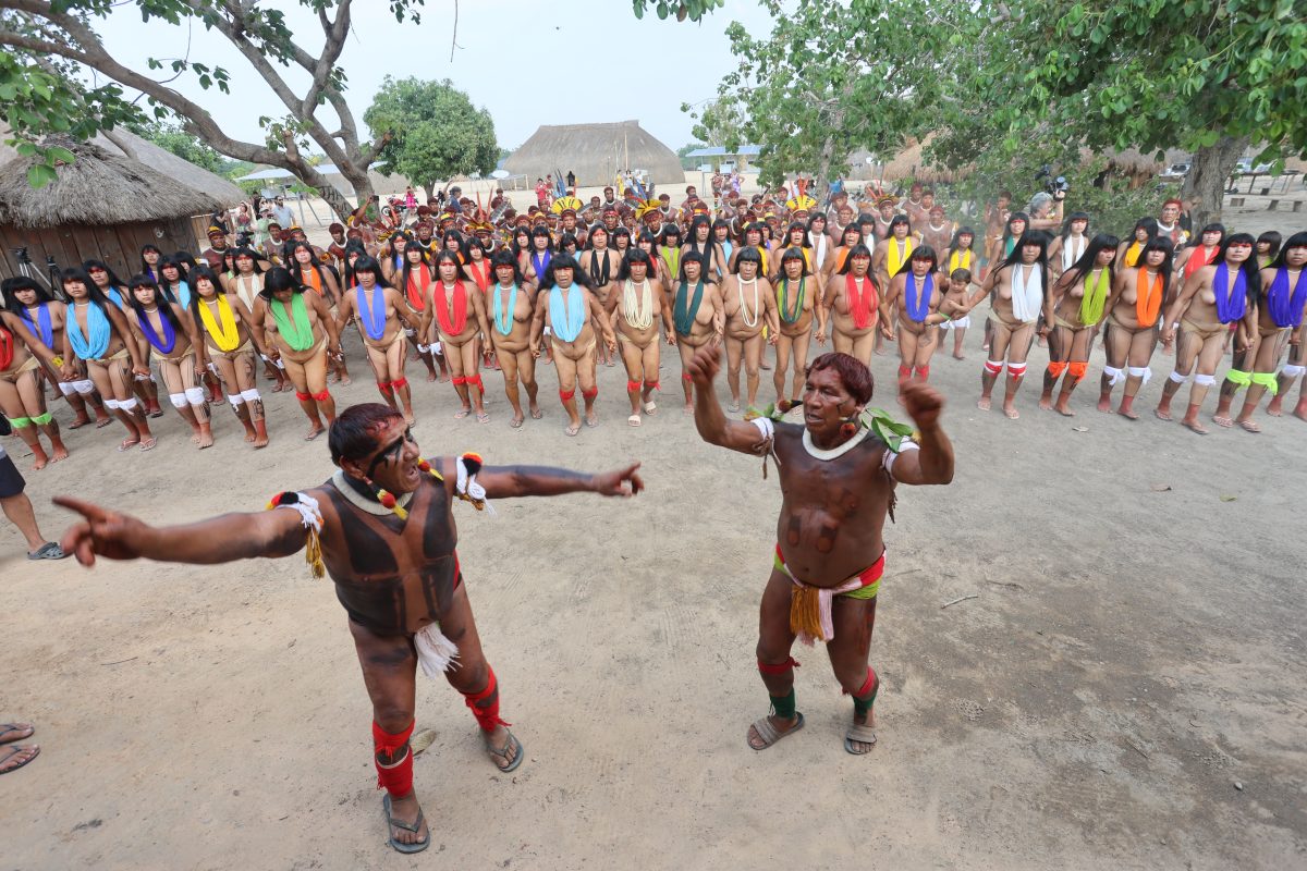 Indígenas em festa para inauguração a réplica em 3D da gruta de Kamukuwaká. (Alaor Filho/ Fotos Públicas)