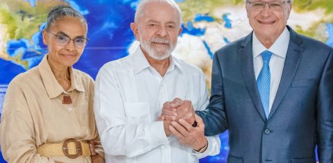 Lula com a ministra Marina Silva e o vice-presidente Geraldo Alckmin, que lidera a delegação brasileira na COP29, no anúncio da nova meta climática no Palácio do Planalto: para especialistas, faltou ambição (Foto: Ricardo Stuckert / PR