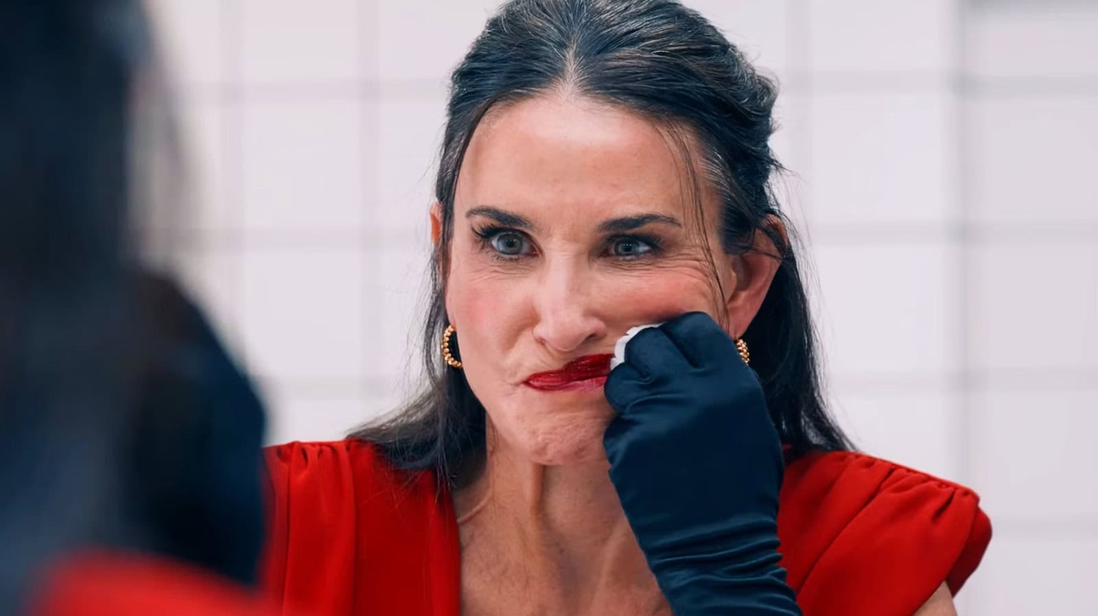 A atriz Demi Moore no filme 'A Substância': misoginia está sempre na moda (Foto: Divulgação)