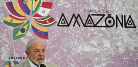 Lula discursa na Cúpula da Amazônia, em Belém. Apesar da decisão de fortalecer o Fórum Brasileiro de Mudança do Clima, o presidente ainda não encontrou tempo para se reunir com o coordenador-executivo do órgão. Foto Evaristo Sá/AFP