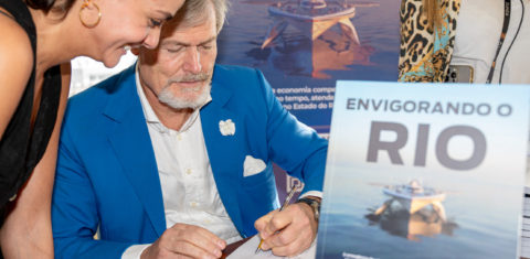O belga Gunter Pauli no lançamento do seu livro no Rio: "Como podemos continuar a pescar peixes fêmeas cheios de ovos? Isso é loucura". Como podemos continuar a pescar peixes fêmeas cheios de ovos? Isso é loucura. Foto Divulgação
