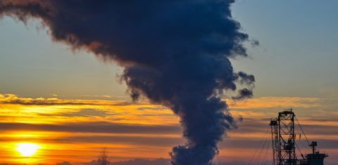 A central elétrica de Jänschwalde, na Alemanha, movida a carvão, deverá ser retirada da rede até ao final de 2028. A concentração global de CO2 na atmosfera chegou a 422 ppm em 2023. Foto Patrick Pleul/DPA via AFP