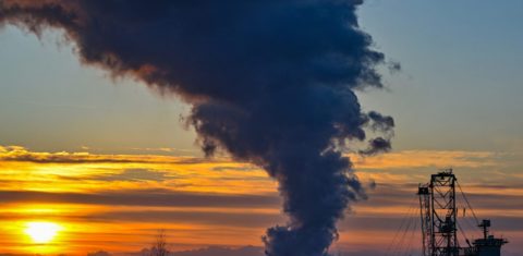A central elétrica de Jänschwalde, na Alemanha, movida a carvão, deverá ser retirada da rede até ao final de 2028. A concentração global de CO2 na atmosfera chegou a 422 ppm em 2023. Foto Patrick Pleul/DPA via AFP