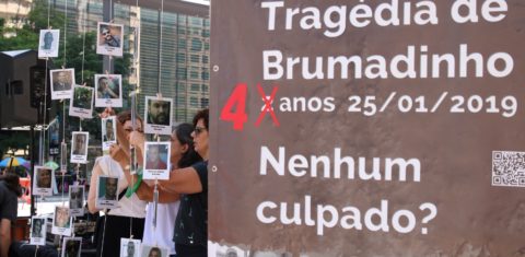 Ato no ano passado contra a impunidade dos responsáveis pelo rompimento da barragem da Vale em Brumadinho que matou mais de 270 pessoas: organizações lançam Observatório de Ações Penais para divulgar documentos e cobrar celeridade de processos na Justiça (Foto: Rovena Rosa - 15/01/2023)