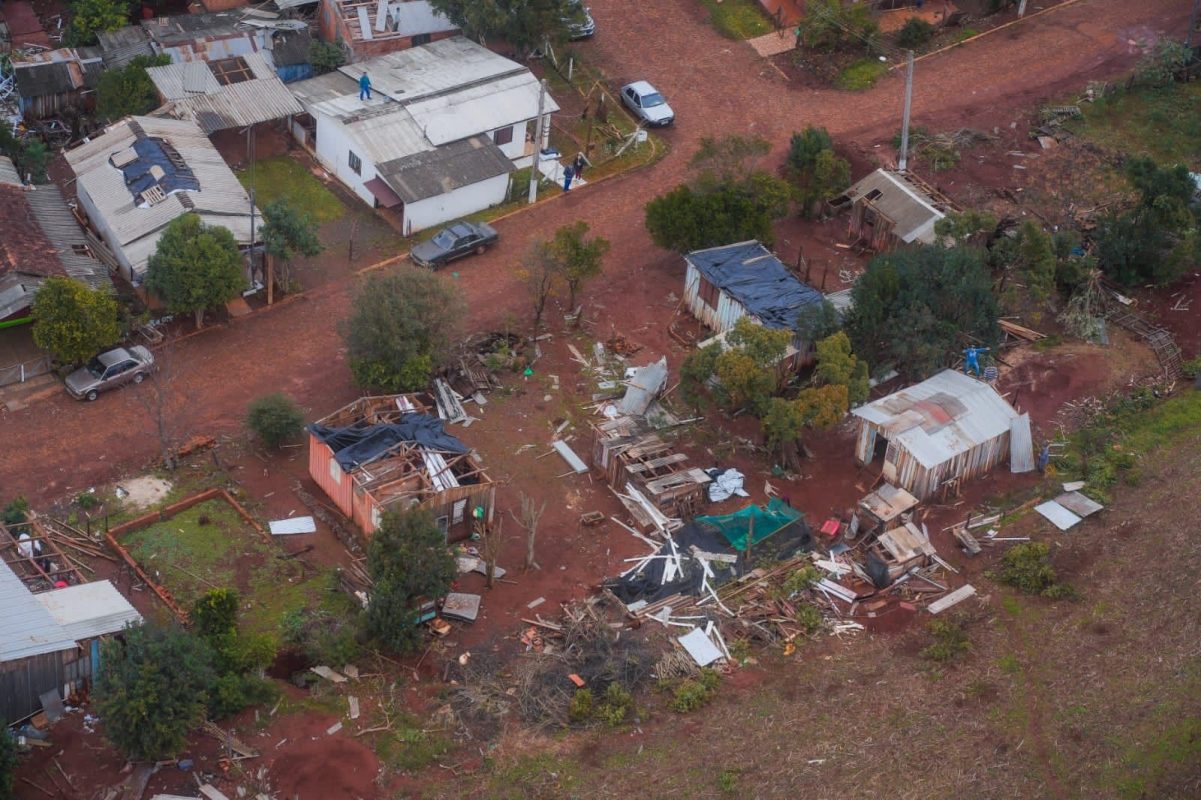 Casas destruídas no Rio Grande do Sul após ciclone: eventos extremos são o principal risco à estabilidade da economia global (Foto: Joel Vargas / Ascom GVGRS - 18/07/2023)