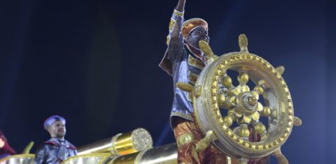 Max Ângelo, entregador chicoteado em São Conrado, desfila como Almirante Negro na Paraíso do Tuiuti: "O que aconteceu comigo, mais de um século depois da revolta liderada pelo João Cândido, não pode acontecer nunca mais" (Foto: Alex Terra / Riotur)
