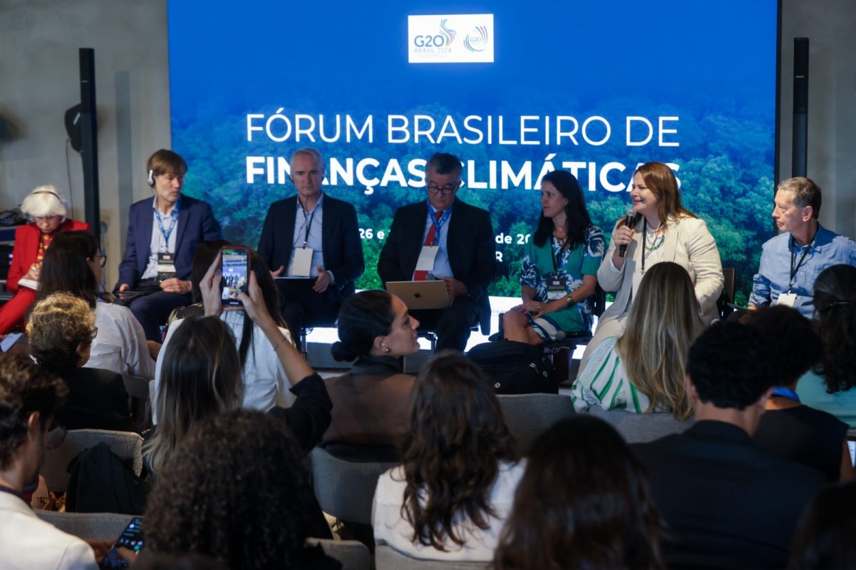 Painel sobre financiamento climático no Fórum Brasileiro de Finanças Climáticas: taxação e tributação para financiar adaptação às mudanças climáticas (Foto: Fotoka/Divulgação)