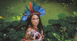 Samela Sateré-Mawé na demarcação das telas e na ocupação das redes sociais