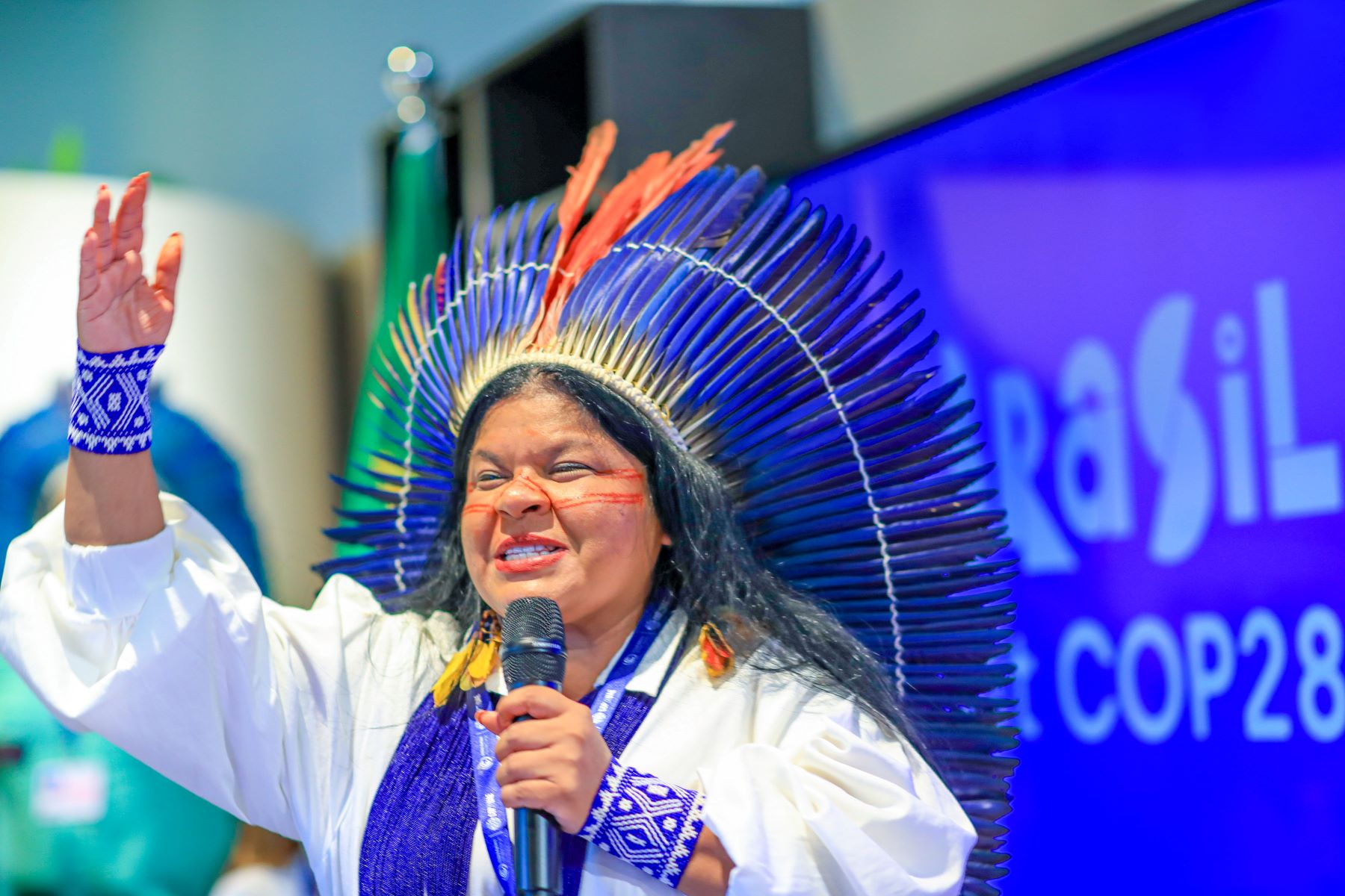 A ministra dos Povos Indígenas, Sônia Guajajara, em evento na COP28, em Dubai: “batalha diária contra a invisibilidade e o silenciamento dos povos indígenas” (Foto: Estevam Rafael / Agência Brasil -03/12/2023)