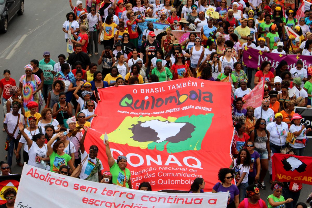 Manifestação de quilombolas em Brasília pela titulação das terras: insegurança territorial deixa quilombos sob ameaça de especulação imobiliária, crimes ambientais e assédio do agronetócio (Foto: Conaq)