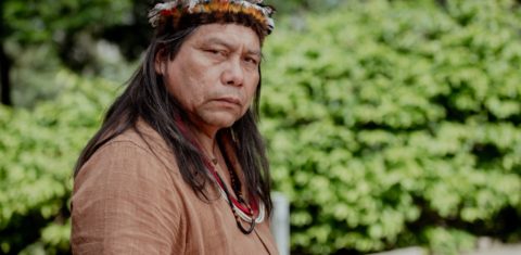 O escritor Daniel Munduruku nas gravações de Falas da Terra, especial da TV Globo onde atuou como roteirista: manifesto do pertencimento dos povos indígenas (Foto: Juan Ribeiro / TV Globo)