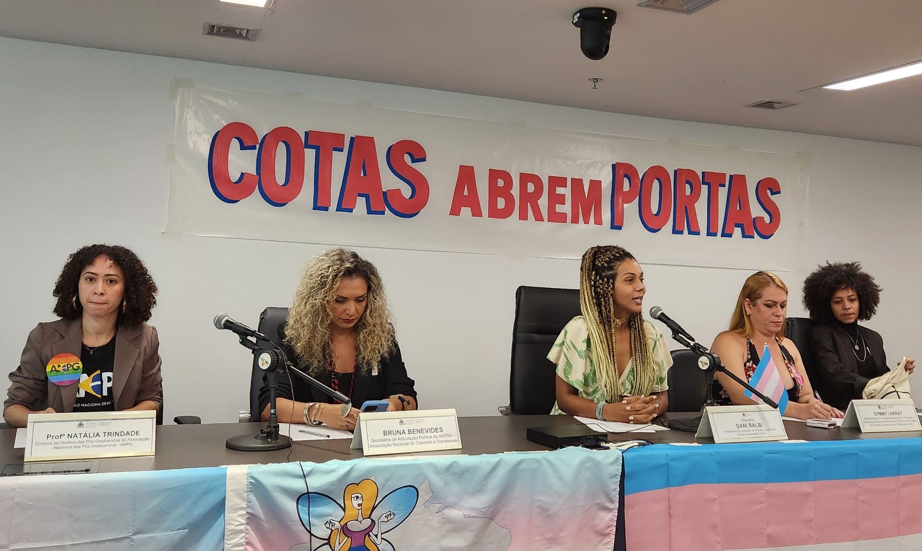 Falta de cotas para trans em concursos: barreira no acesso ao trabalho