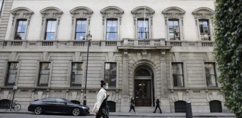 O Garrick Club, fundado em 1831, em Londres: abertura para mulheres quase 200 anos depois (Foto: Tolga Akmen / AFP - 07/10/2020)