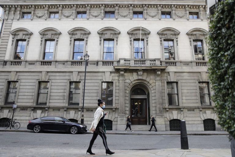 O Garrick Club, fundado em 1831, em Londres: abertura para mulheres quase 200 anos depois (Foto: Tolga Akmen / AFP - 07/10/2020)