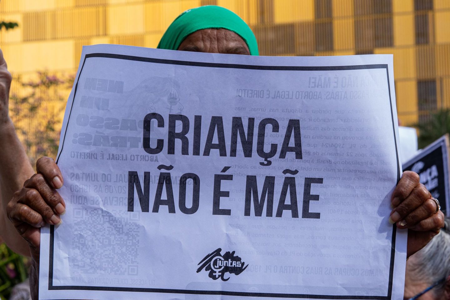 Manifestação contra o PL 1904/2024 na Câmara: meninas vivem situações de desrespeito, violência e abandono em nome da proteção à vida (Foto: Juliana Duarte / Movimento Criança não é Mãe)