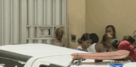 Parentes de pessoas encarceradas na entrada de Pedrinhas: massacres deixaram marcas até nas famílias de sobreviventes (Reprodução: TV Mirante)