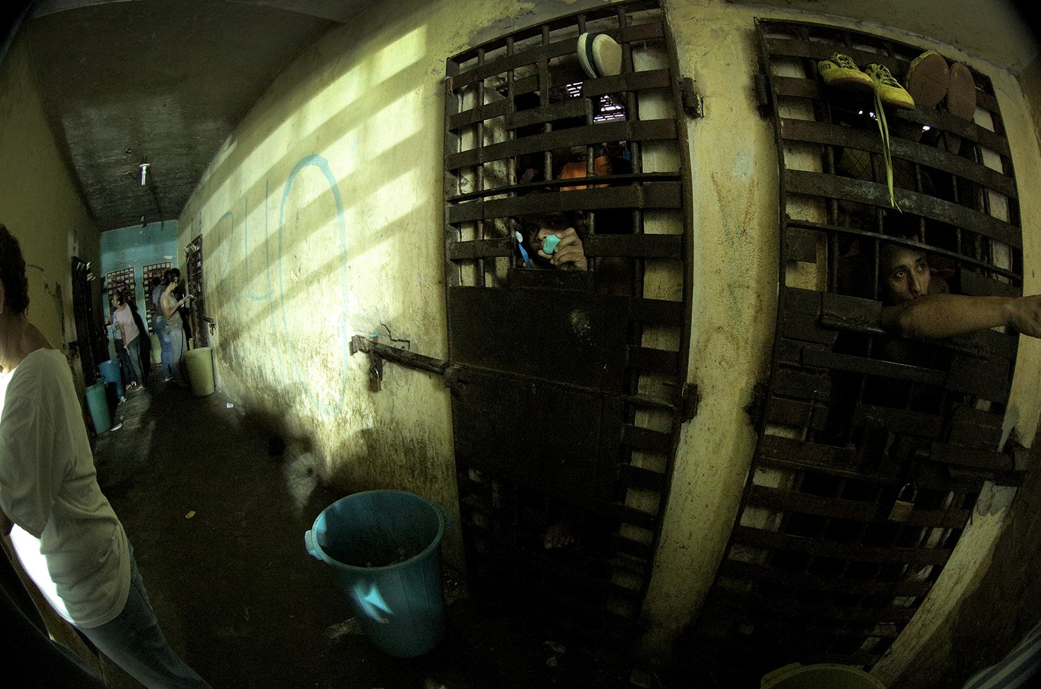 Unidade penitenciária superlotada em Pedrinhas: denúncias de comida estragada, falta de atendimento médico, maus tratos e tortura (Foto: Conectas - 2015)