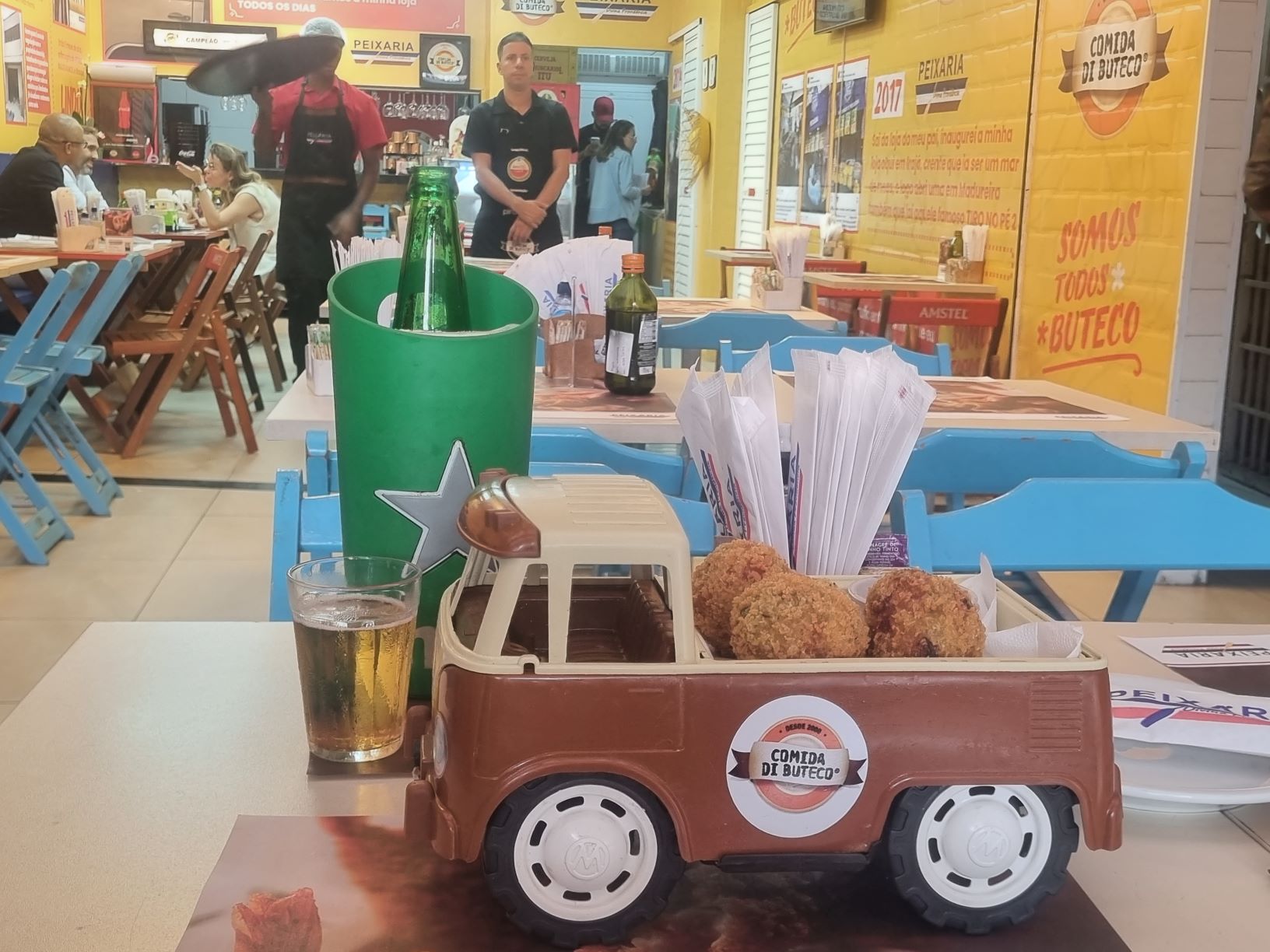 Os bolinhos de bacalhau campeões do Comida di Buteco: comida saborosa e marketing na receita do Divina Providência (Foto: Oscar Valporto)