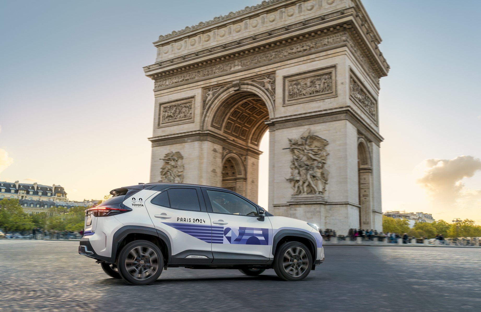 Carro elétrico para transporte nos Jogos Olímpicos de Paris 2024: críticas pelo uso de modelos movidos a hidrogênio (Foto: Divulgação / Toyota)