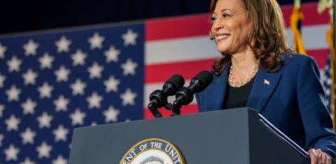 Kamala Harris discursa num evento de campanha na cidade de Milwaukee: os EUA estão preparadas para uma mulher negra na presidência? (Foto: Kasey Rollins / Harris for President - 24/07/2024)