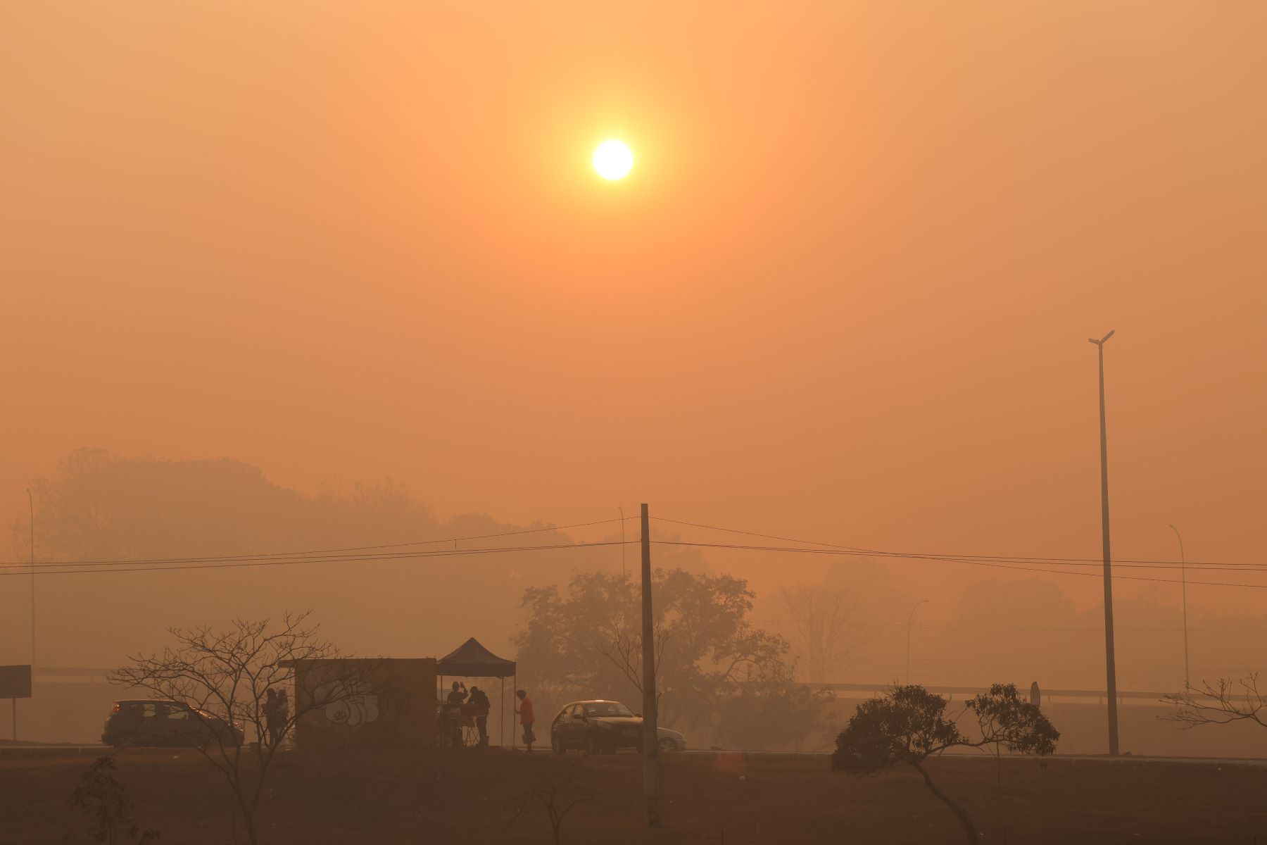 Distrito Federal coberto pela fumaça causada pelo incêndio no Parque Nacional de Brasília e outros focos: Marina vê "terrorismo climático" em queimadas pelo Brasil (Foto: Fabio Rodrigues-Pozzebom / Agência Brasil)