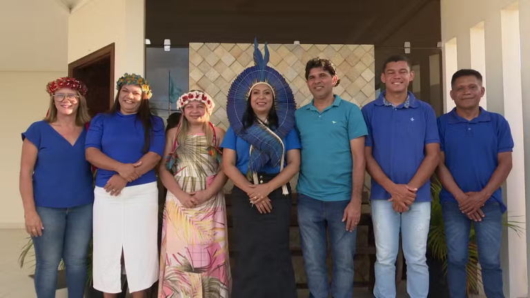 A futura prefeita Ninha (ao centro) - única mulher indígena eleita em 2024 para o Executivo municipal e parte da bancada indígena na Câmara Municipal de Marcação, na Paraíba: no país, foram eleitos sete indígenas para prefeito e 214 para os legislativos municipais (Foto: Reprodução)