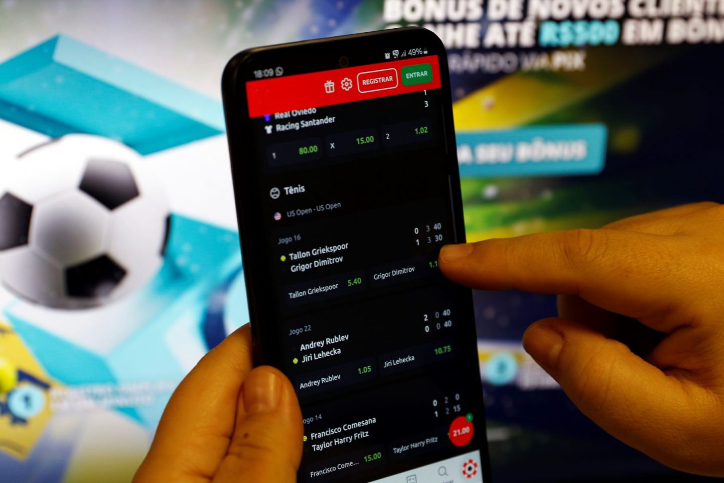 Navegação em site de apostas: proliferação das bets aumenta gastos de famílias e risco de problemas de dependência com jogos (Foto: Bruno Peres / Agência Brasil - 30/08/2024)