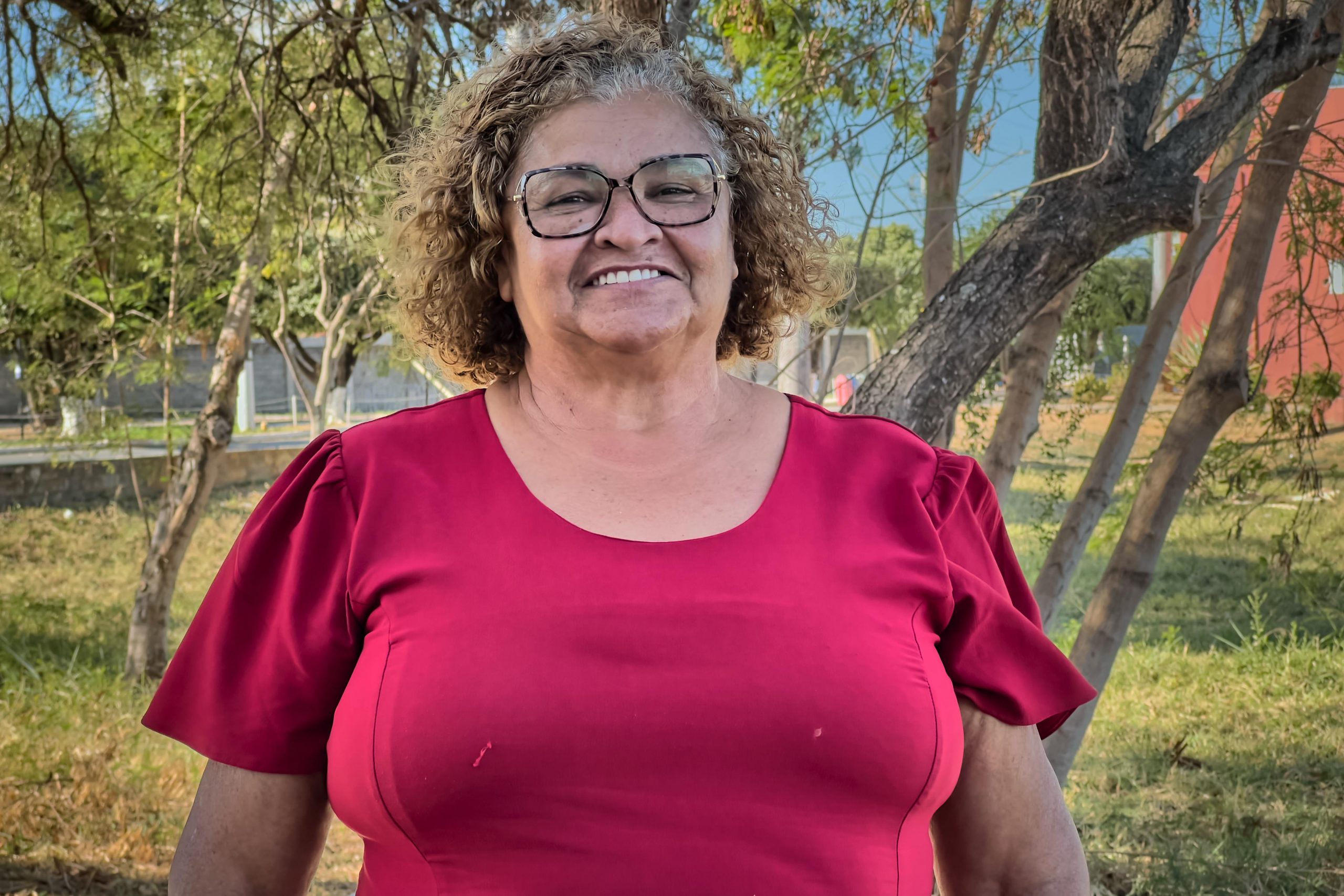 A agricultora Maria de Lourdes, de Porteirinha, norte de Minas: avanço da seca com desmatamentos e queimadas trazidos pela expansão do agronegócio (Foto: Macaca Filmes)