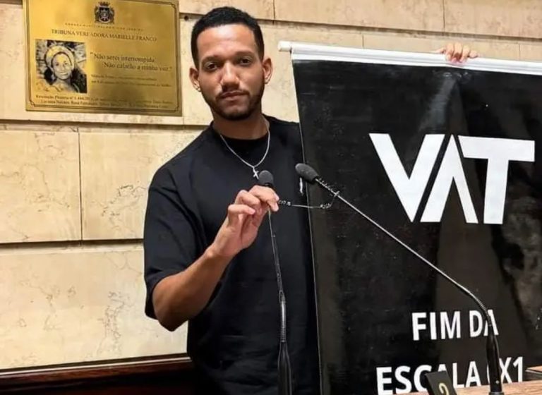 Líder do movimento Vida Além do Travalho, Rick Azevedo, vereador eleito, visita a Câmara Municipal do Rio: PEC, que acaba com a escala de trabalho 6x1, já tem assinaturas para tramitar no Congresso (Foto: Divulgação)