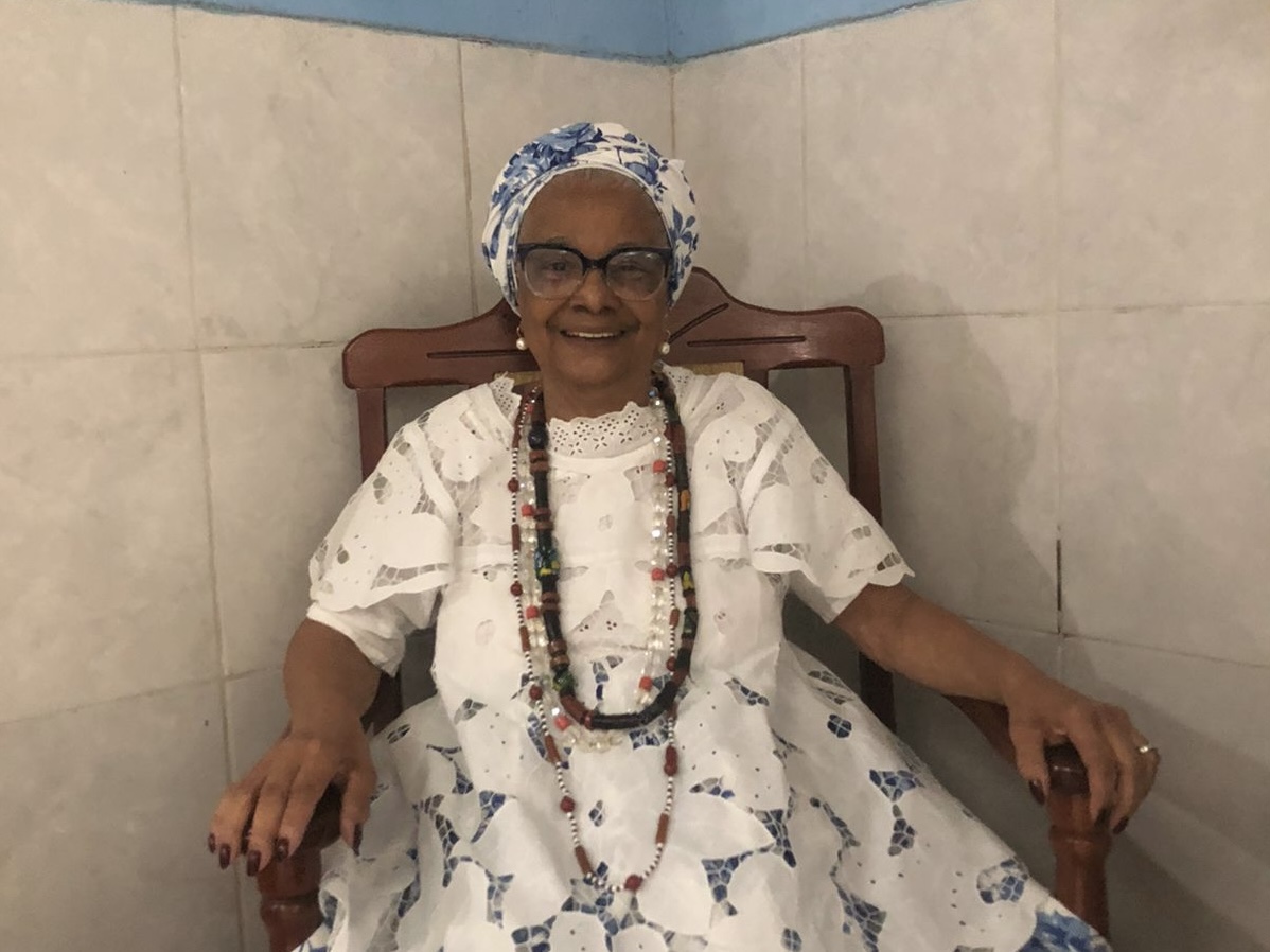 Mãe Regina Lúcia tem 83 anos, e é quem cuida do terreiro desde 1989. Foto Bárbara Rachel