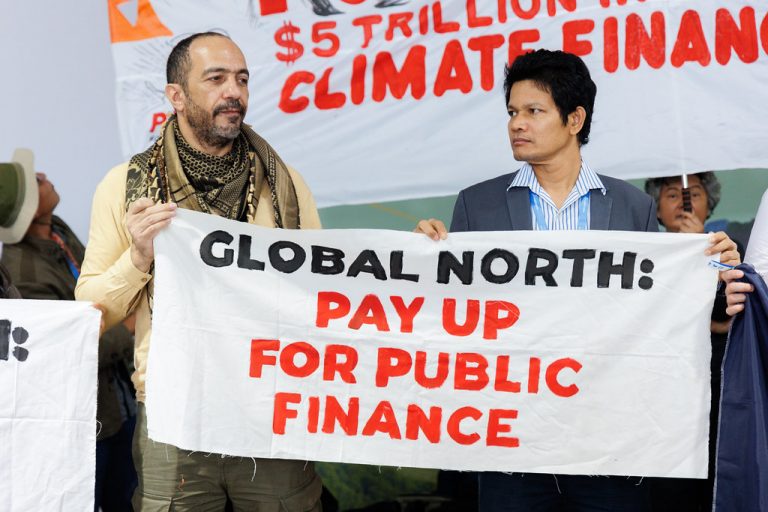 Ativistas cobram compromisso financeiros dos países desenvolvidos na COP29. (Foto: UFNCC/ Flickr)