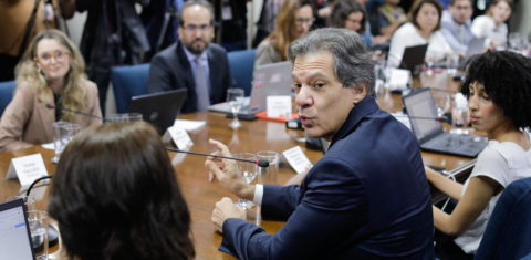 Fernando Haddad, ministro da Fazenda, em entrevista coletiva, faz um balanço da economia brasileira em 2024. País deve crescer acima do esperado. Foto Sérgio Lima/AFP