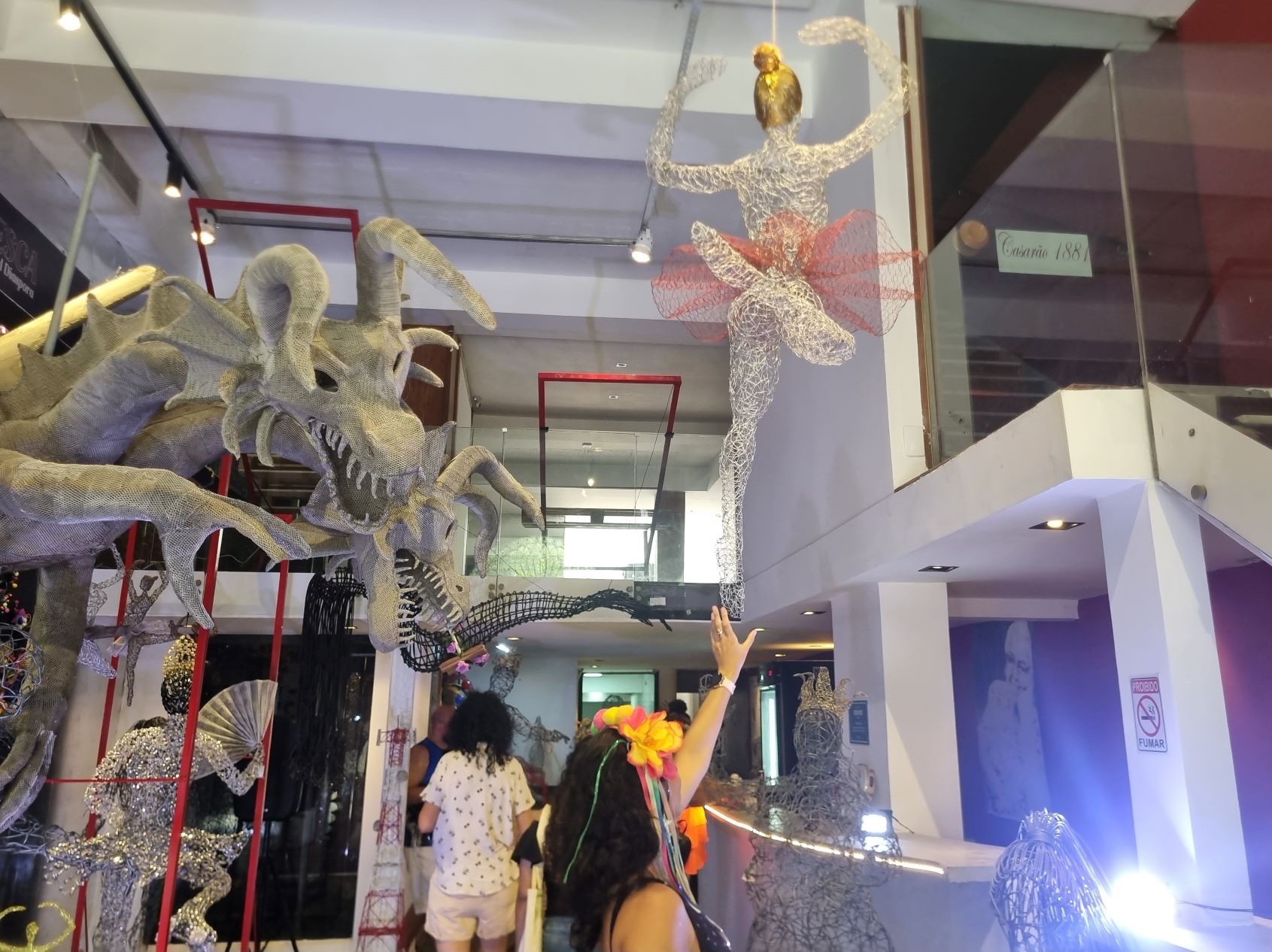 Exposição inspirada em temas carnavalescos na Casa do Carnaval: Reviver incentiva projetos culturais em imóveis antes abandonados (Foto: Oscar Valporto)