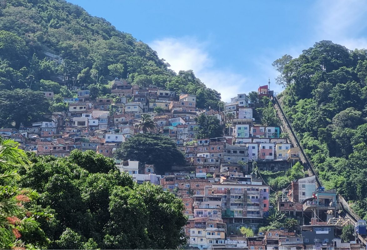 A Favela Santa Marta, na Zona Sul do Rio: população com medo apesar de localização privilegiada e menos ameaças em relação a outras comunidades faveladas do Rio (Foto: Oscar Valporto)