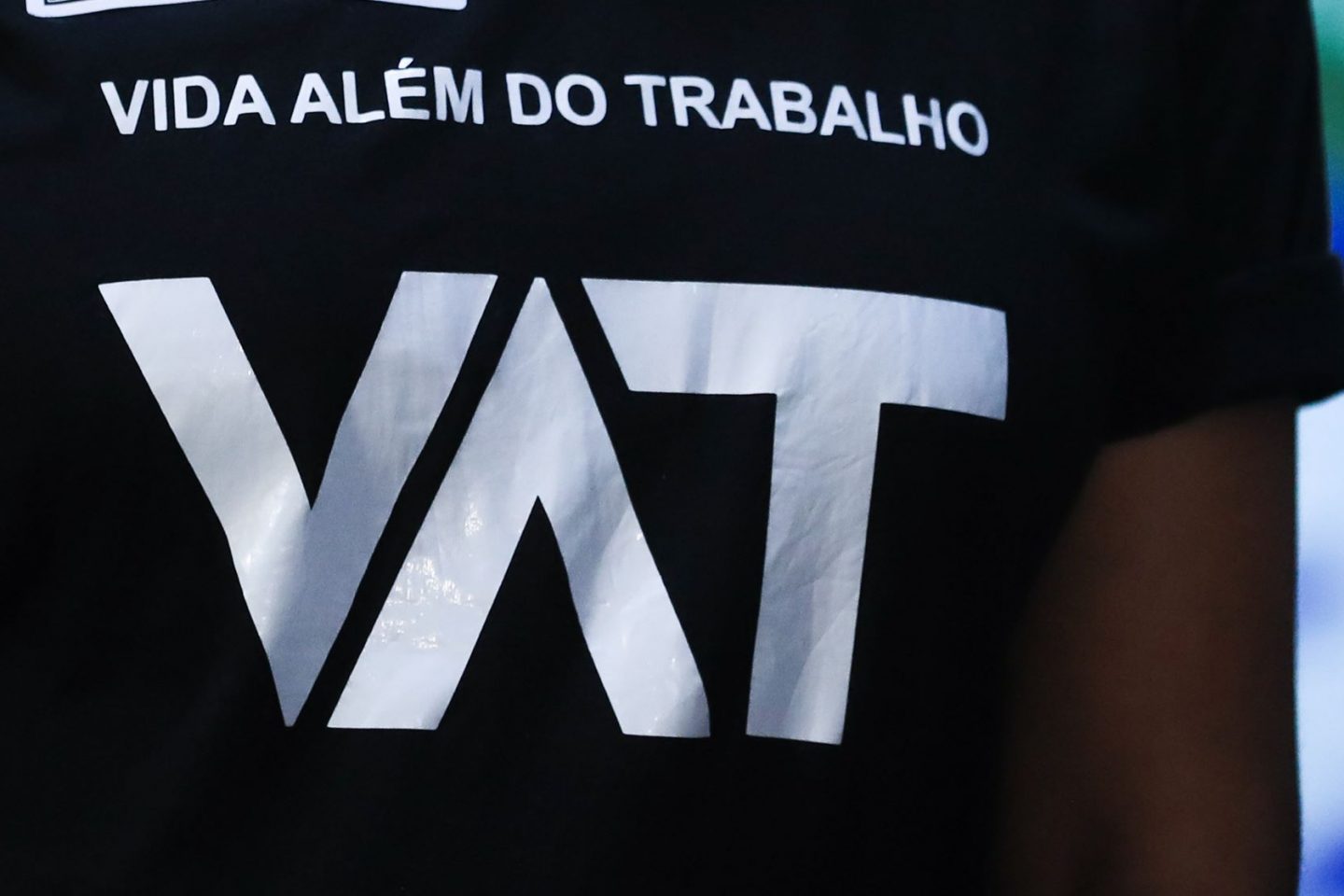 Militante com a camisa do VAT na Câmara: Proposta de Emenda à Constituição (PEC) que acaba com a escala de seis dias de trabalho por um de folga (6x1) foi protocolada com assinatura de 234 parlamentares (Foto: Lula Marques / Agência Brasil)