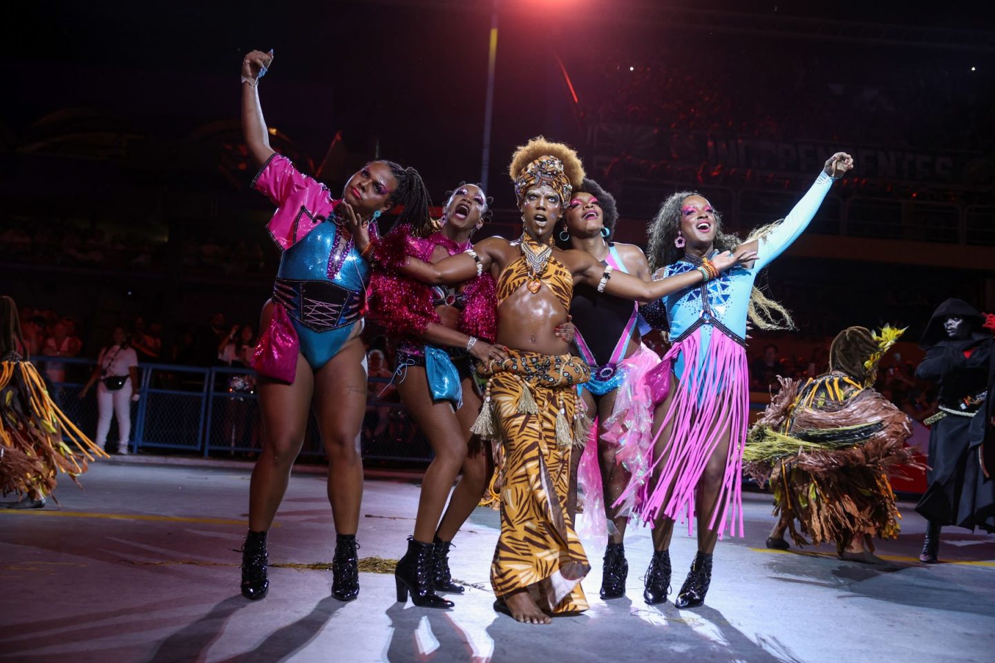 Trans e travestis na Comissão de Frente da Paraíso do Tuiuti: representatividade de pessoas trans na Passarela do Samba (Foto: Tomaz Silva / Agência Brasil)