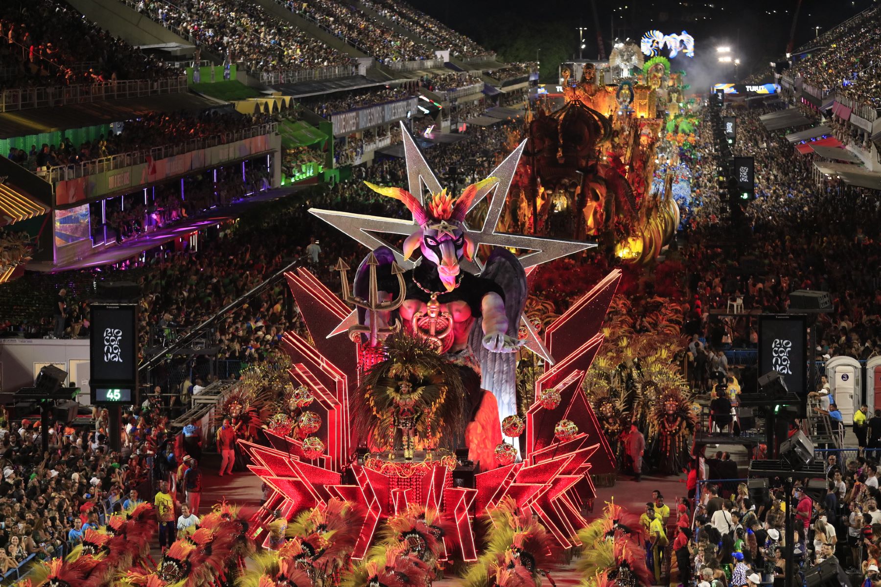 Desfile da Paraíso do Tuiuti na Marquês de Sapucaí: história de resistência trans de Xica Manicongo (Foto Marcos Terranova / Riotur)