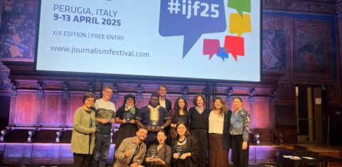 Os vencedores do Prêmio Inaugural de Excelência em Jornalismo Independente em Vídeo para Criadores de Notícias do ICFJ: cerimônia durante o Festival Internacional de Jornalismo, na Itália (Foto: Divulgação)
