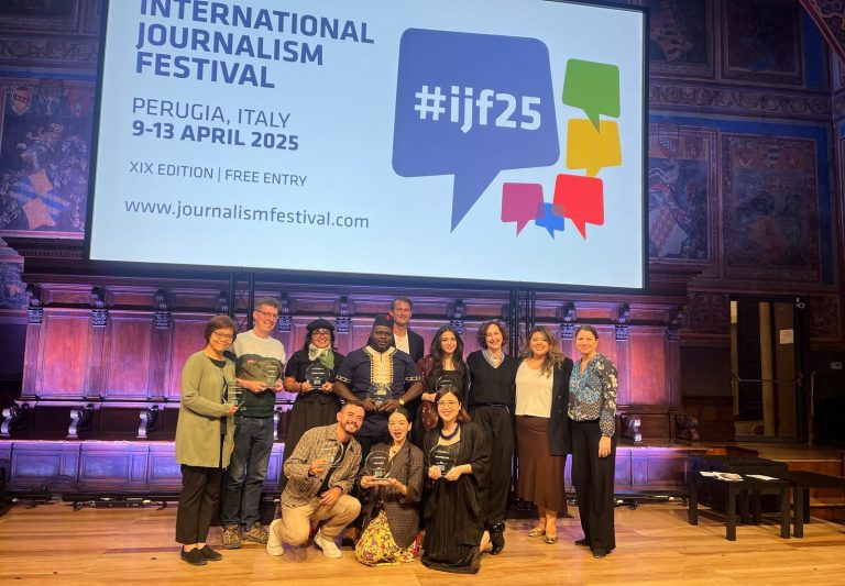 Os vencedores do Prêmio Inaugural de Excelência em Jornalismo Independente em Vídeo para Criadores de Notícias do ICFJ: cerimônia durante o Festival Internacional de Jornalismo, na Itália (Foto: Divulgação)