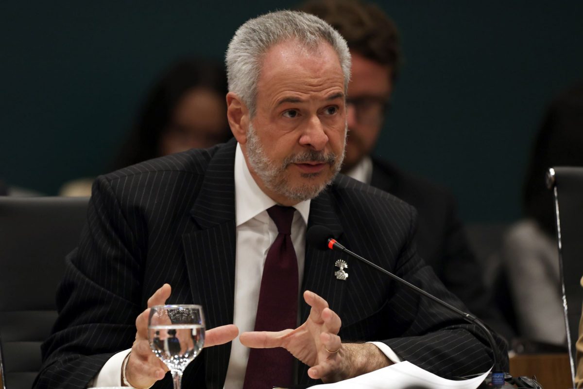 O embaixador André Corrêa do Lago em reunião no Itamaraty: aceno à transição energética da presidência da COP30 (Foto: José Cruz / Agência Brasil)