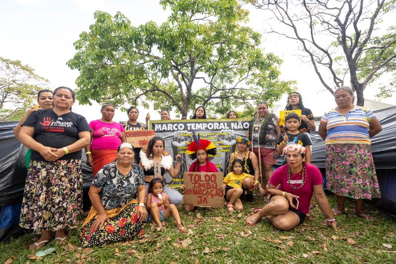 Lideranças Kaingang da Terra Indígena Toldo Imbu na III Marcha das Mulheres Indígenas: ameaça a demarcações (Foto: Webert da Cruz Elias / ISA)