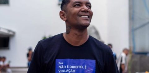 Ex-dependente químico, escritor Leo Motta incentiva pessoas em situação de rua a aceitarem ajuda através da sua história (Foto: arquivo pessoal)