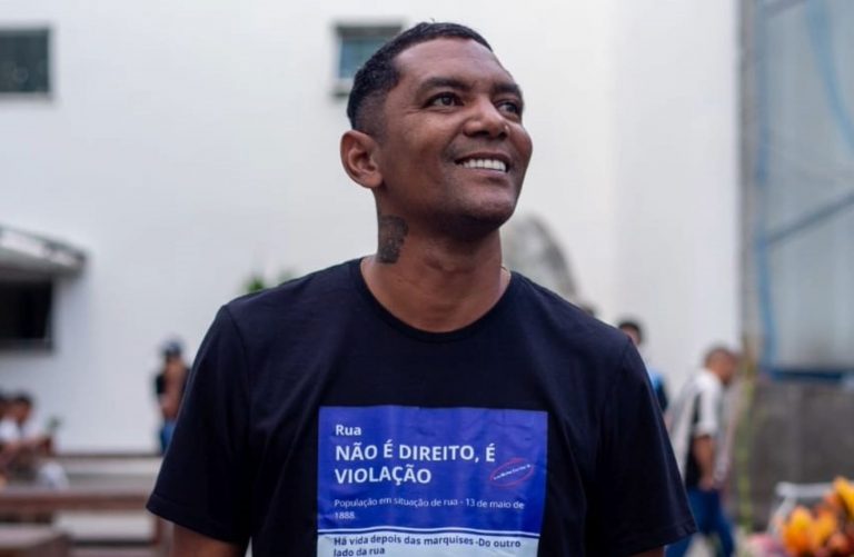 Ex-dependente químico, escritor Leo Motta incentiva pessoas em situação de rua a aceitarem ajuda através da sua história (Foto: arquivo pessoal)