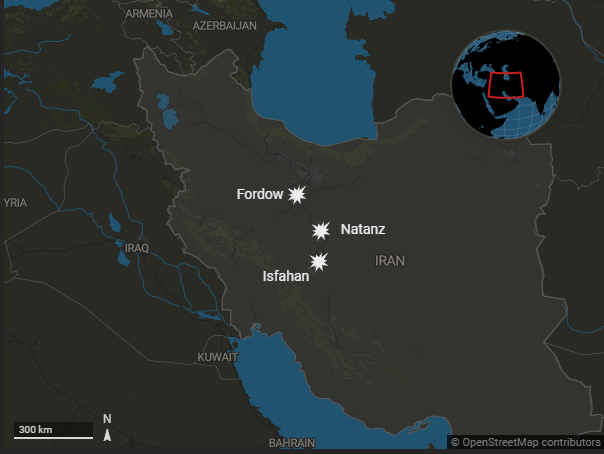 Mapa colorida do Irã com pontos marcados em locais bombardeados pelos Estados Unidos