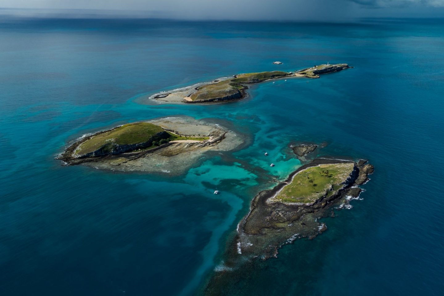 Ilhas do arquipélago de Abrolhos no sul da Bahia: pesquisa aponta habitats ameaçados e sem proteção na região do parque nacional marinho (Foto: Nico Ferri / Divulgação / Parna Abrolhos)
