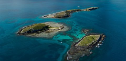Ilhas do arquipélago de Abrolhos no sul da Bahia: pesquisa aponta habitats ameaçados e sem proteção na região do parque nacional marinho (Foto: Nico Ferri / Divulgação / Parna Abrolhos)