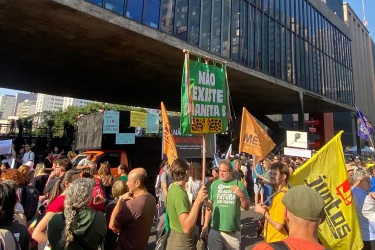 Ato contra contra PL da Devastação em São Paulo: cientistas lançam manifesto contra projeto que implode licenciamento ambiental (Foto: Elaine Patrícia Cruz / Agência Brasil - 01/06/2025)